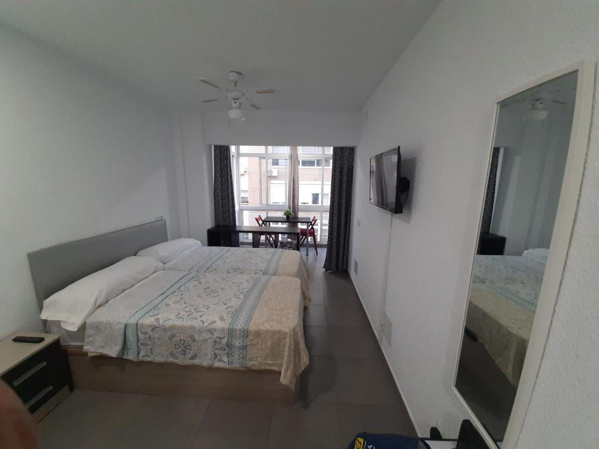 Apartamento Malaga Port Bagian luar foto