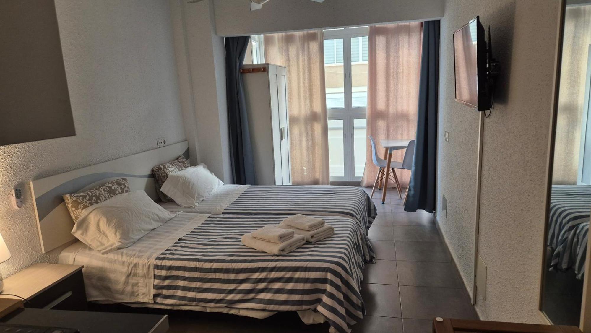 Apartamento Malaga Port Bagian luar foto