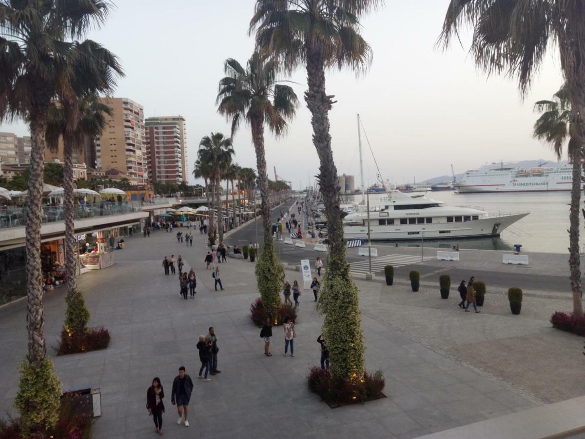 Apartamento Malaga Port Bagian luar foto