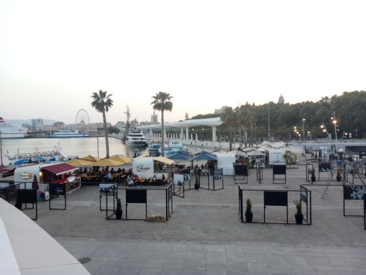 Apartamento Malaga Port Bagian luar foto