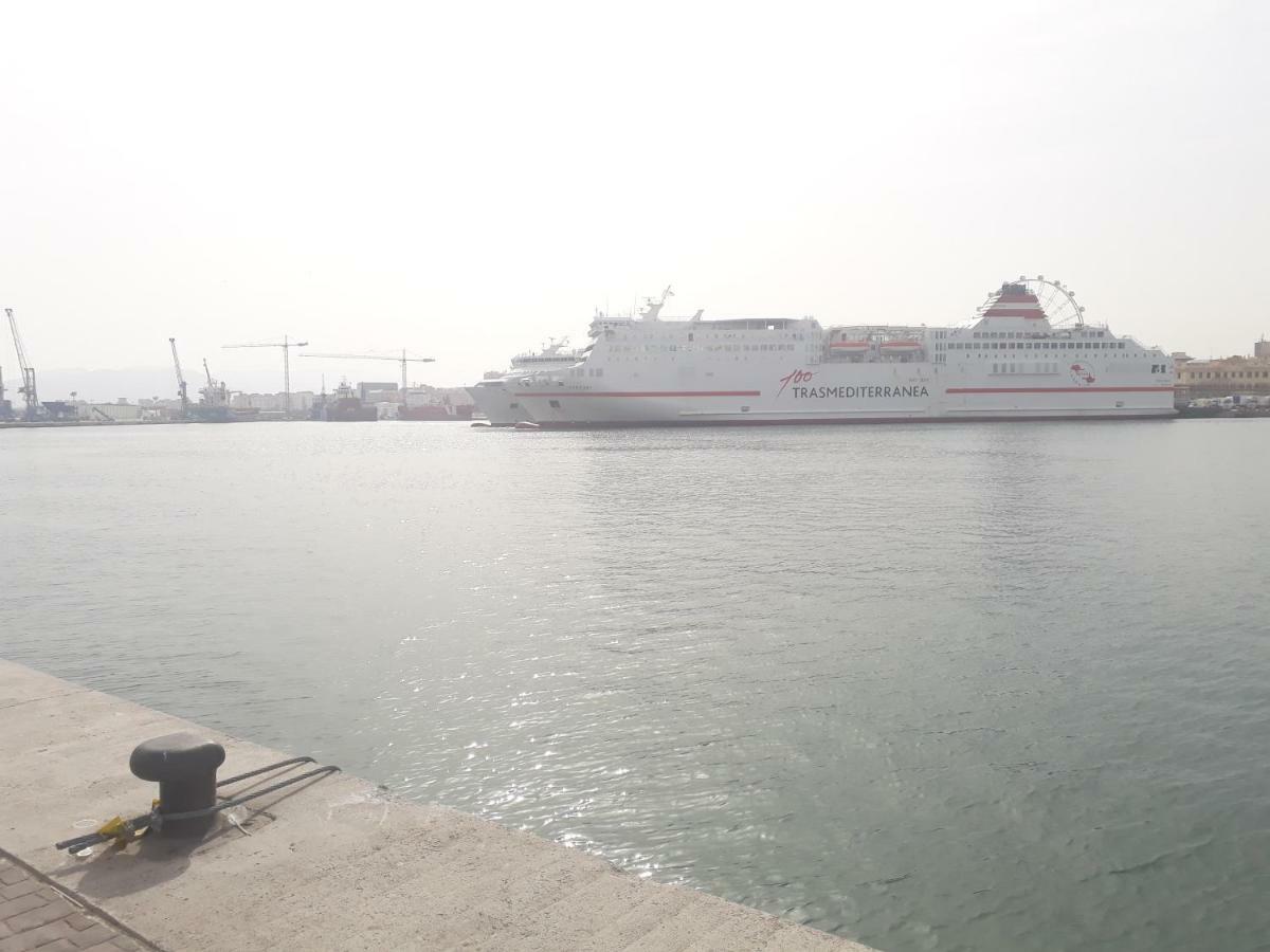 Apartamento Malaga Port Bagian luar foto